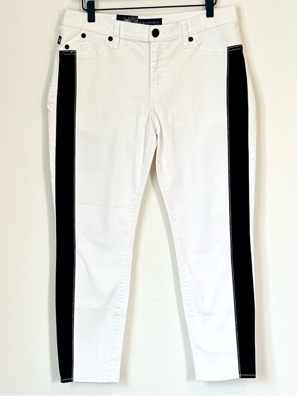 NWT Rock & Republic 2-Timer White Jeans with Black Side Stripes - Misses Size 12